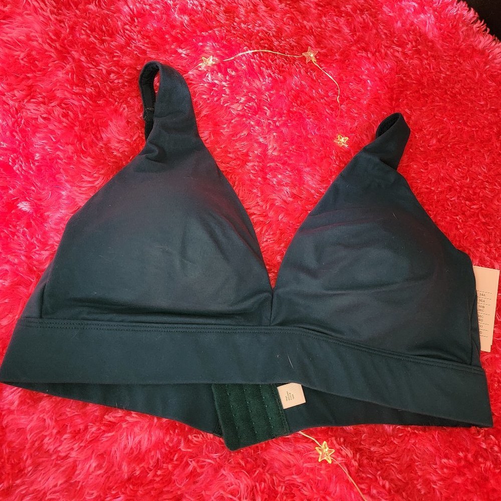 ❤️‍🔥 (2 for $8, 3 for $11, 4 for $14)! NWT Green Padded Bra, No Underwire